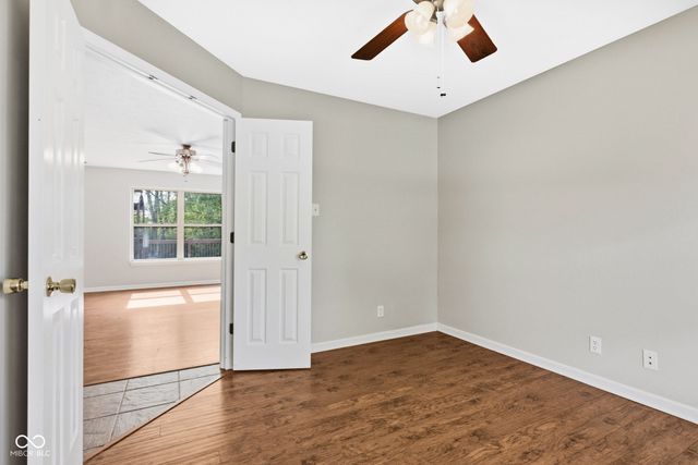 10873 Glazer Way, Fishers, IN 46038