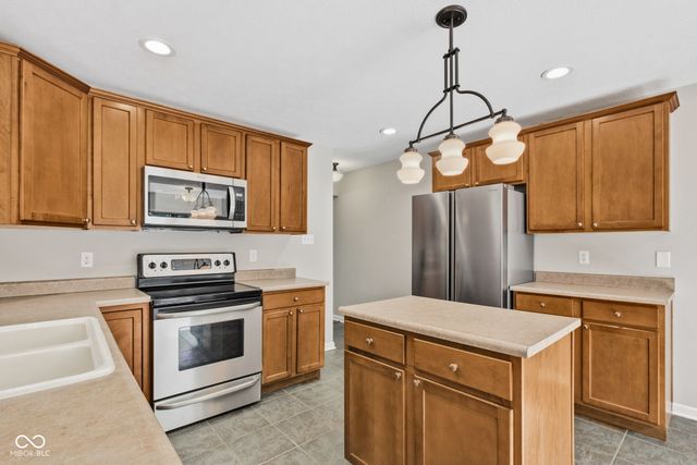 10873 Glazer Way, Fishers, IN 46038