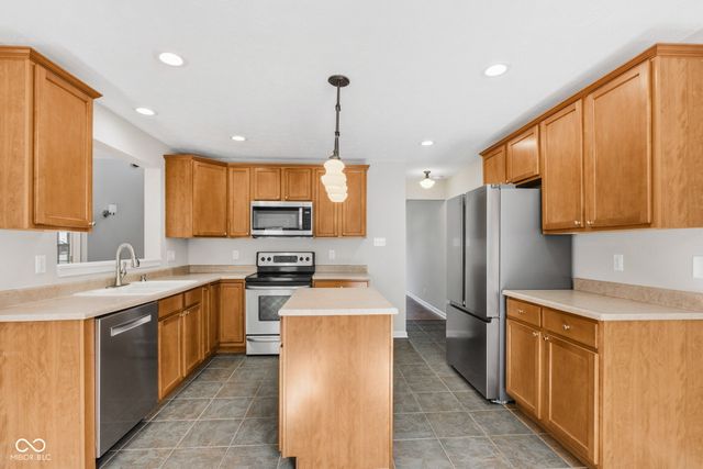 10873 Glazer Way, Fishers, IN 46038