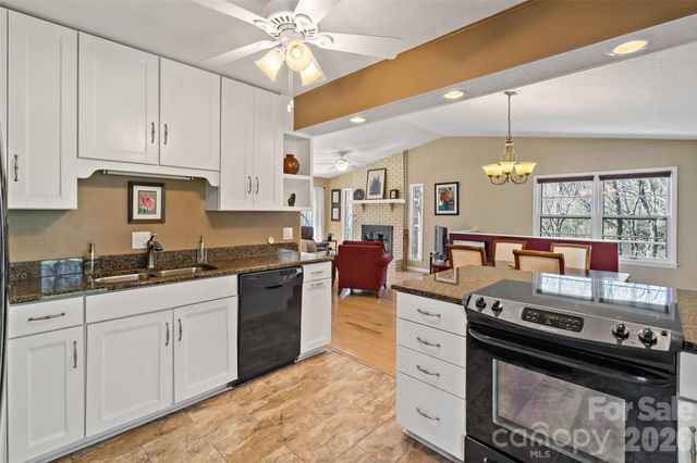 30 Red Oak Forest Road, Fairview, NC 28730