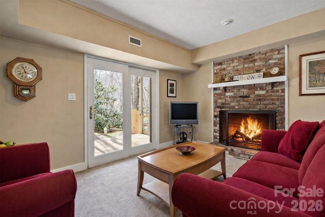 30 Red Oak Forest Road, Fairview, NC 28730