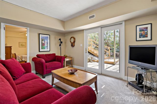 30 Red Oak Forest Road, Fairview, NC 28730