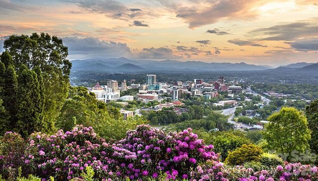 30 Red Oak Forest Road, Fairview, NC 28730