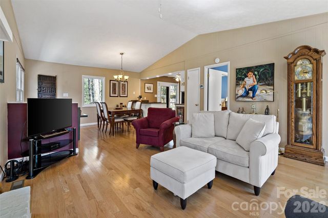 30 Red Oak Forest Road, Fairview, NC 28730