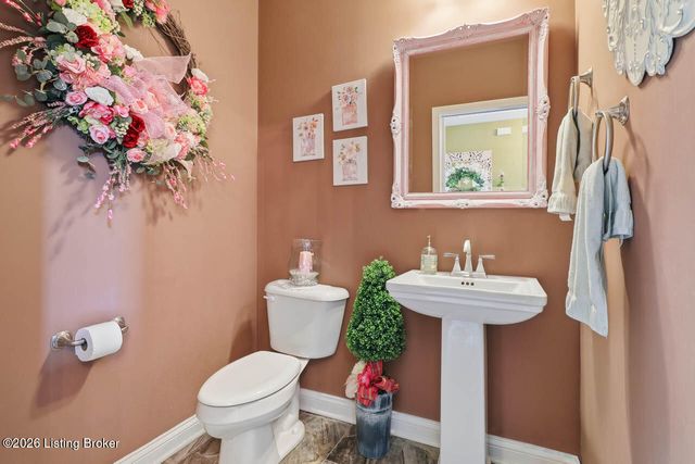 585 Sunray Dr, Shepherdsville, KY 40165