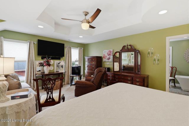 585 Sunray Dr, Shepherdsville, KY 40165