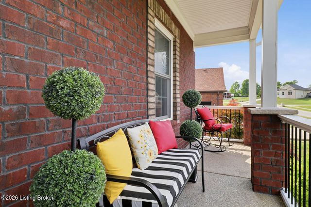 585 Sunray Dr, Shepherdsville, KY 40165