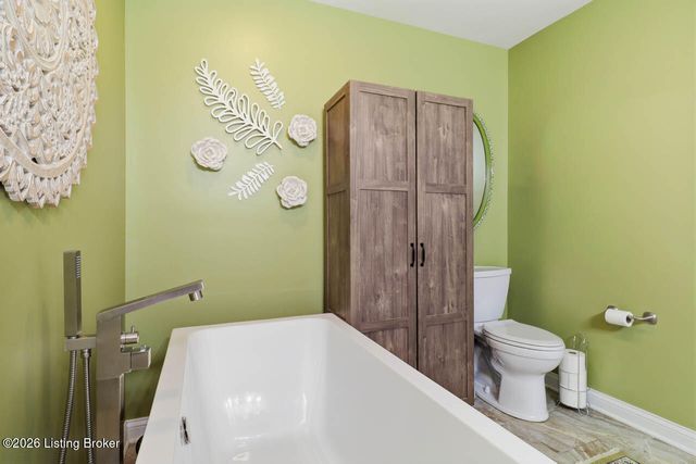585 Sunray Dr, Shepherdsville, KY 40165