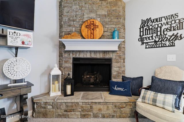 585 Sunray Dr, Shepherdsville, KY 40165