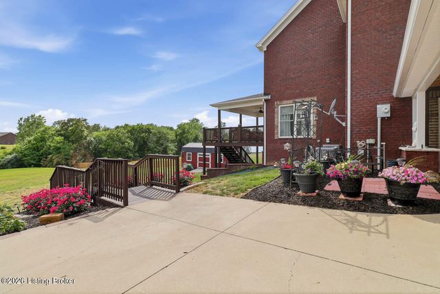 585 Sunray Dr, Shepherdsville, KY 40165