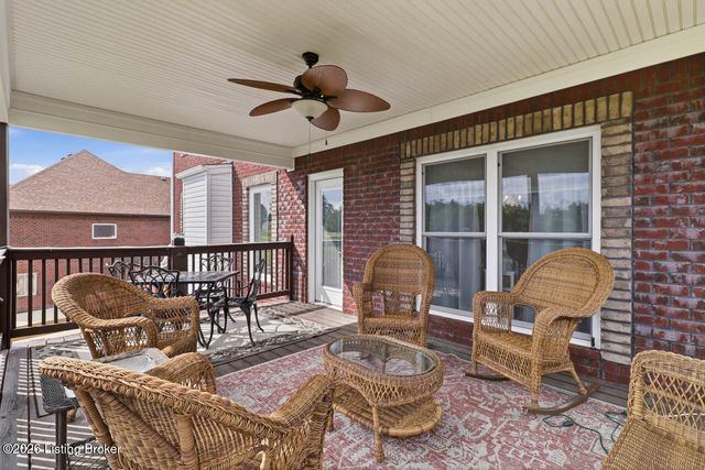 585 Sunray Dr, Shepherdsville, KY 40165