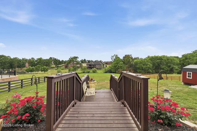 585 Sunray Dr, Shepherdsville, KY 40165