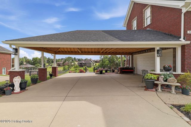 585 Sunray Dr, Shepherdsville, KY 40165