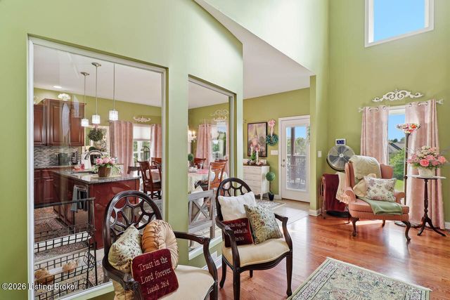 585 Sunray Dr, Shepherdsville, KY 40165
