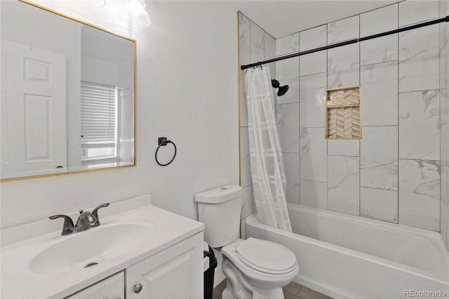 2622 S Xanadu Way B, Aurora, CO 80014