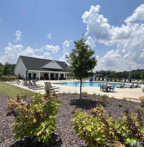 2041 Wayland Walk SW, Huntsville, AL 35802