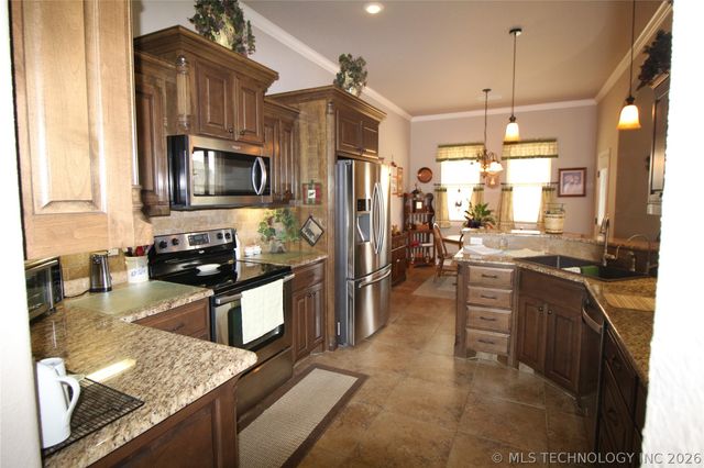 1002 Springfield Court, Durant, OK 74701