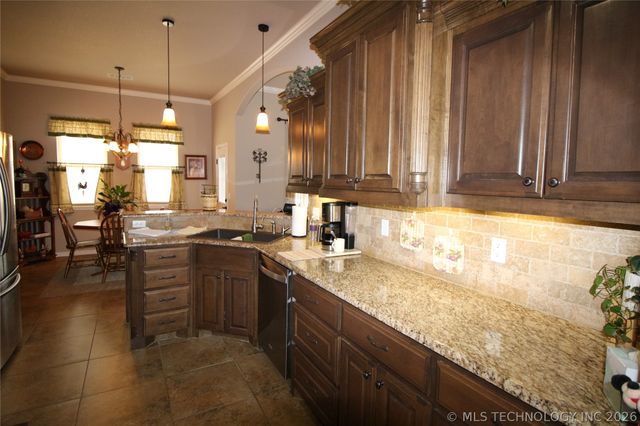 1002 Springfield Court, Durant, OK 74701