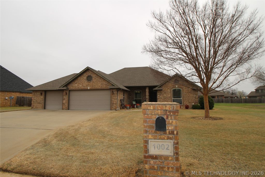 1002 Springfield Court, Durant, OK 74701