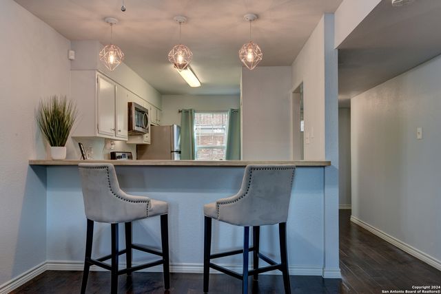 6718 Callaghan Rd Apt 205, San Antonio, TX 78229