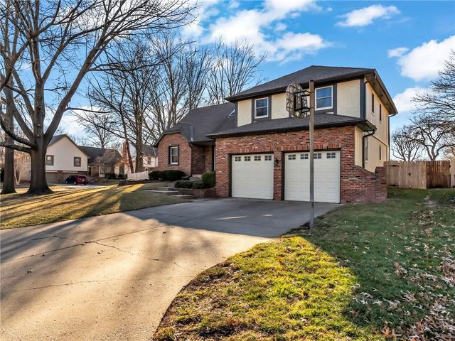 6524 Westgate Circle, Shawnee, KS 66216