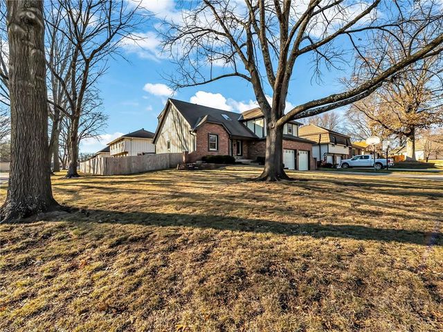 6524 Westgate Circle, Shawnee, KS 66216