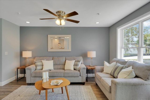 5 Dumaine Ave Unit A, Nashua, NH 03063