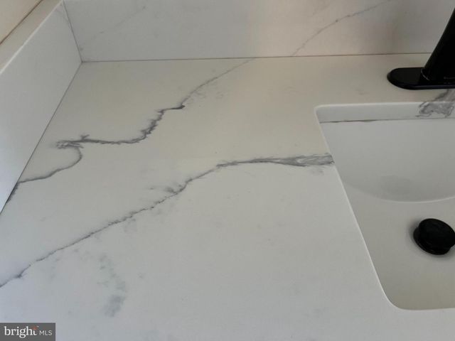 100 EAVES MILL RD, Medford, NJ 08055