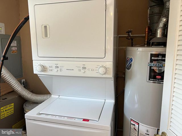 100 EAVES MILL RD, Medford, NJ 08055