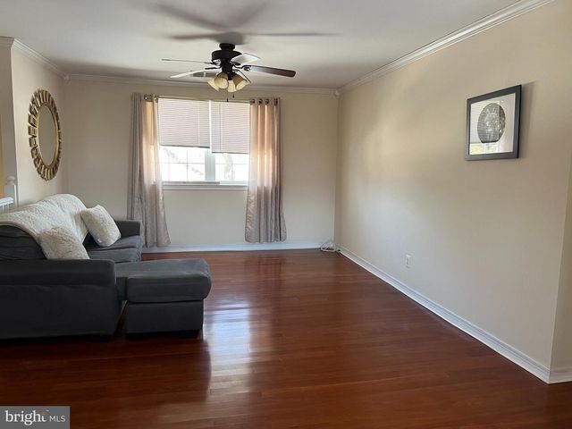 100 EAVES MILL RD, Medford, NJ 08055