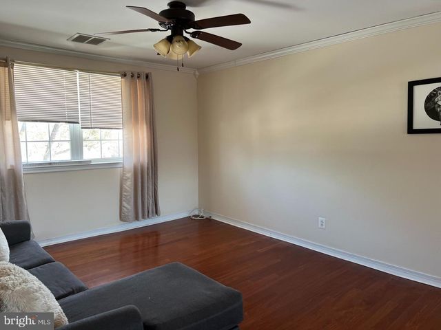 100 EAVES MILL RD, Medford, NJ 08055