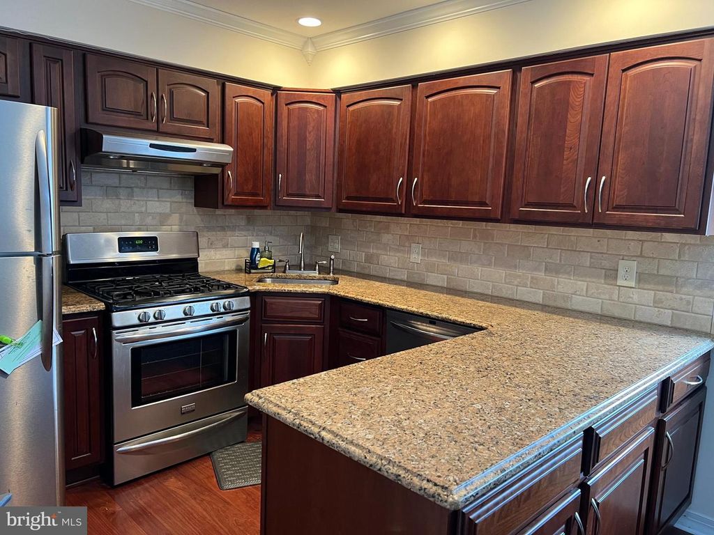 100 EAVES MILL RD, Medford, NJ 08055