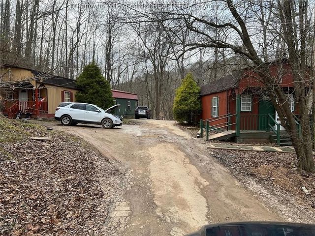 58 Lonesome Cedar Lane, Hurricane, WV 25526