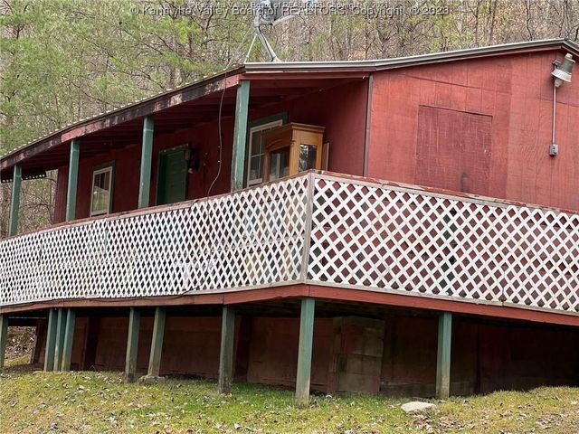 58 Lonesome Cedar Lane, Hurricane, WV 25526