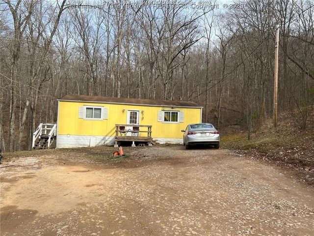 58 Lonesome Cedar Lane, Hurricane, WV 25526