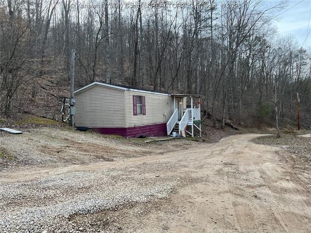 58 Lonesome Cedar Lane, Hurricane, WV 25526