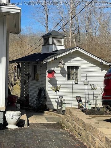 58 Lonesome Cedar Lane, Hurricane, WV 25526
