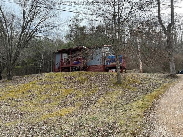 58 Lonesome Cedar Lane, Hurricane, WV 25526