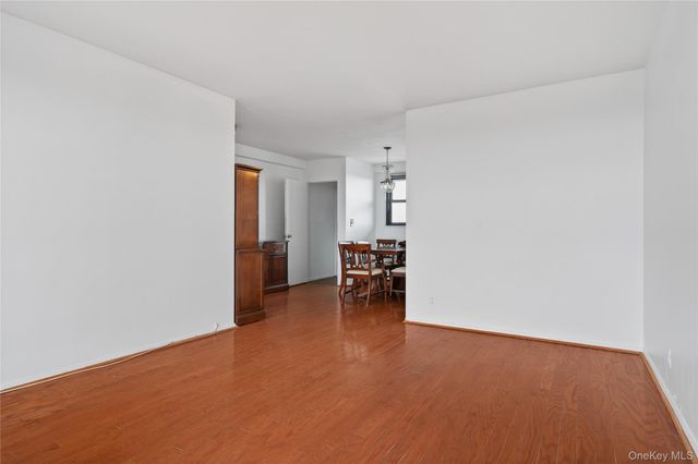 90-50 Union Turnpike 15H, Glendale, NY 11385