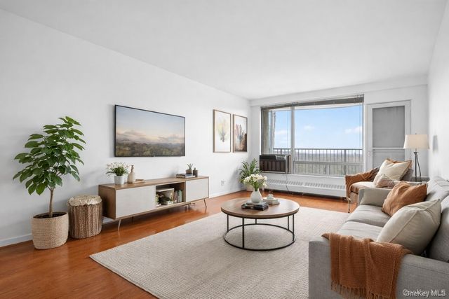 90-50 Union Turnpike 15H, Glendale, NY 11385