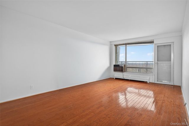 90-50 Union Turnpike 15H, Glendale, NY 11385