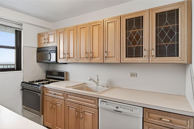 90-50 Union Turnpike 15H, Glendale, NY 11385