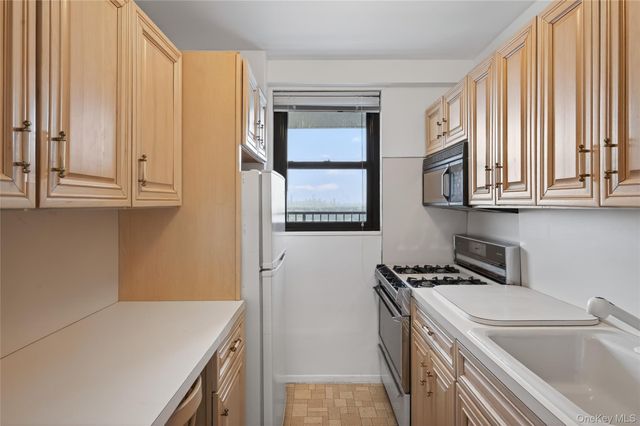 90-50 Union Turnpike 15H, Glendale, NY 11385