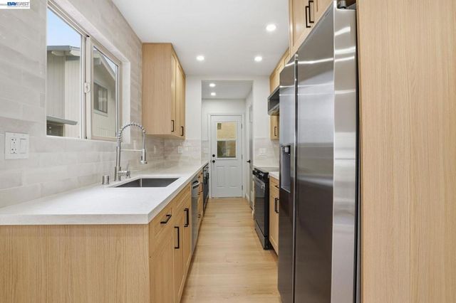 2011 Dolphin Dr, Aptos, CA 95003