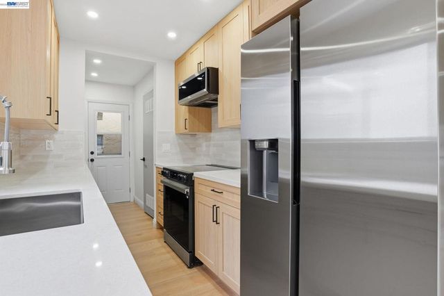 2011 Dolphin Dr, Aptos, CA 95003