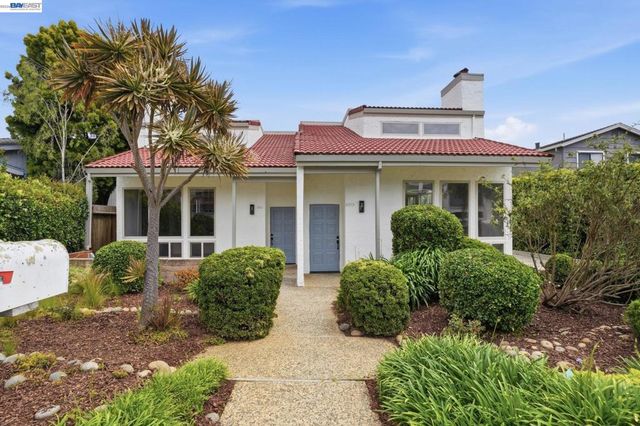 2011 Dolphin Dr, Aptos, CA 95003