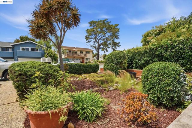 2011 Dolphin Dr, Aptos, CA 95003