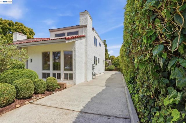 2011 Dolphin Dr, Aptos, CA 95003