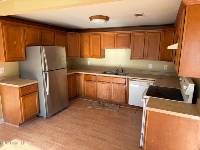 10633 Woolmarket Lake Road, Biloxi, MS 39532