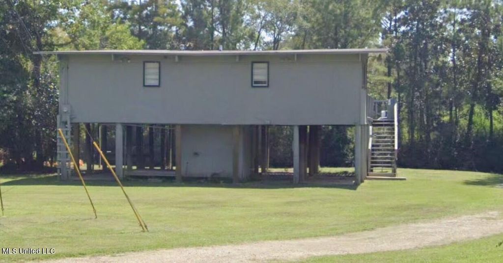 10633 Woolmarket Lake Road, Biloxi, MS 39532